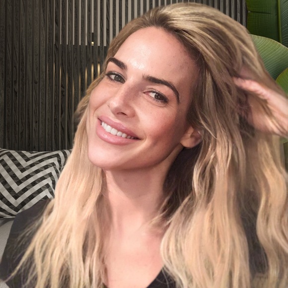 Hi, I’m Lindsay, meet your posher! - Picture 5 of 5